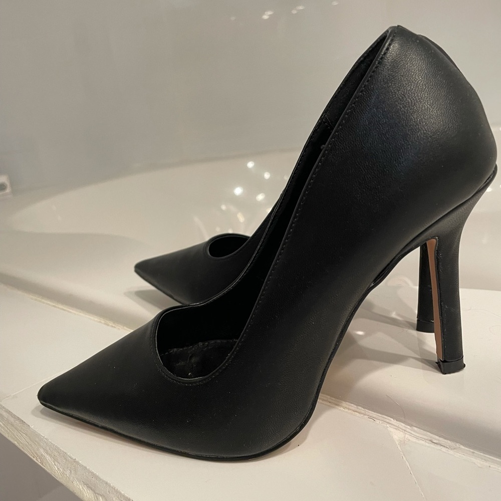 EXPRESS CLASSIC BLACK STILETTOS